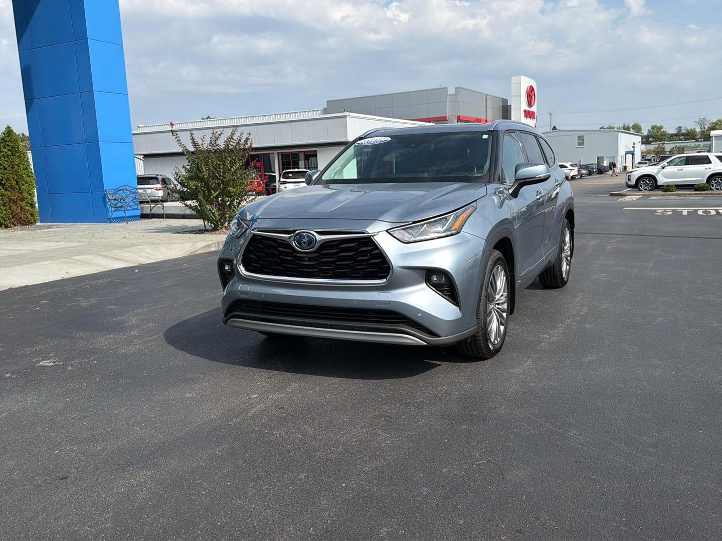 2021 Toyota Highlander Hybrid Platinum