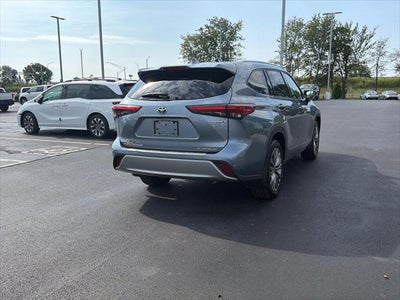 2021 Toyota Highlander Hybrid Platinum