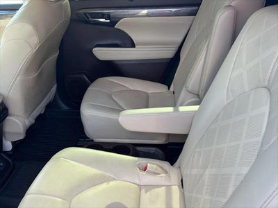 2022 Toyota Highlander Platinum