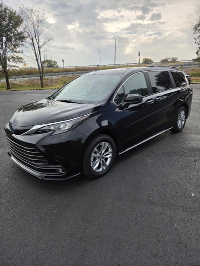 2025 Toyota Sienna XLE 7-Passenger