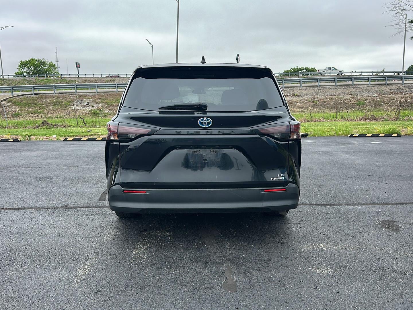 2023 Toyota Sienna LE