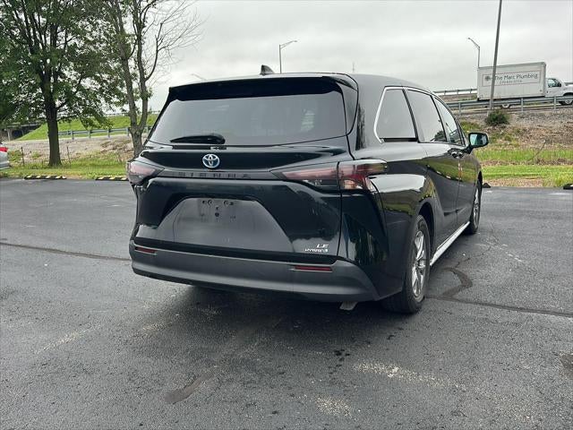 2023 Toyota Sienna LE
