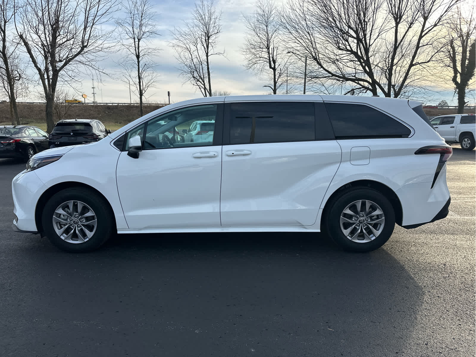 2024 Toyota Sienna LE