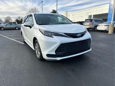 2024 Toyota Sienna LE