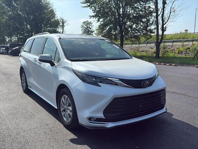 2024 Toyota Sienna XLE