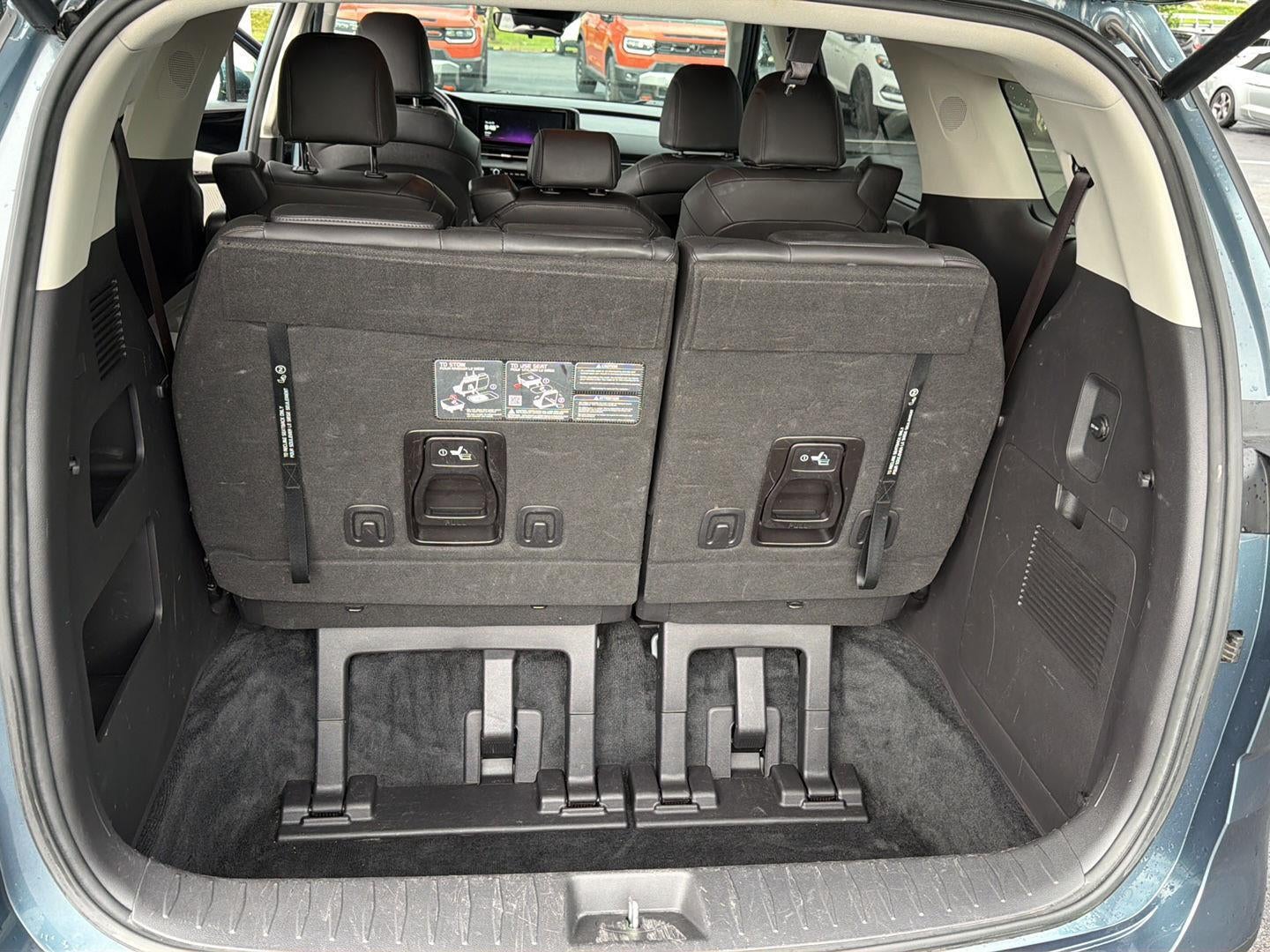 2023 Kia Carnival EX