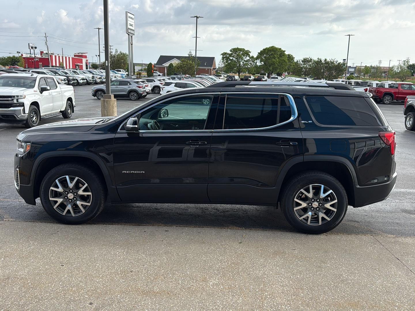 2023 GMC Acadia SLE