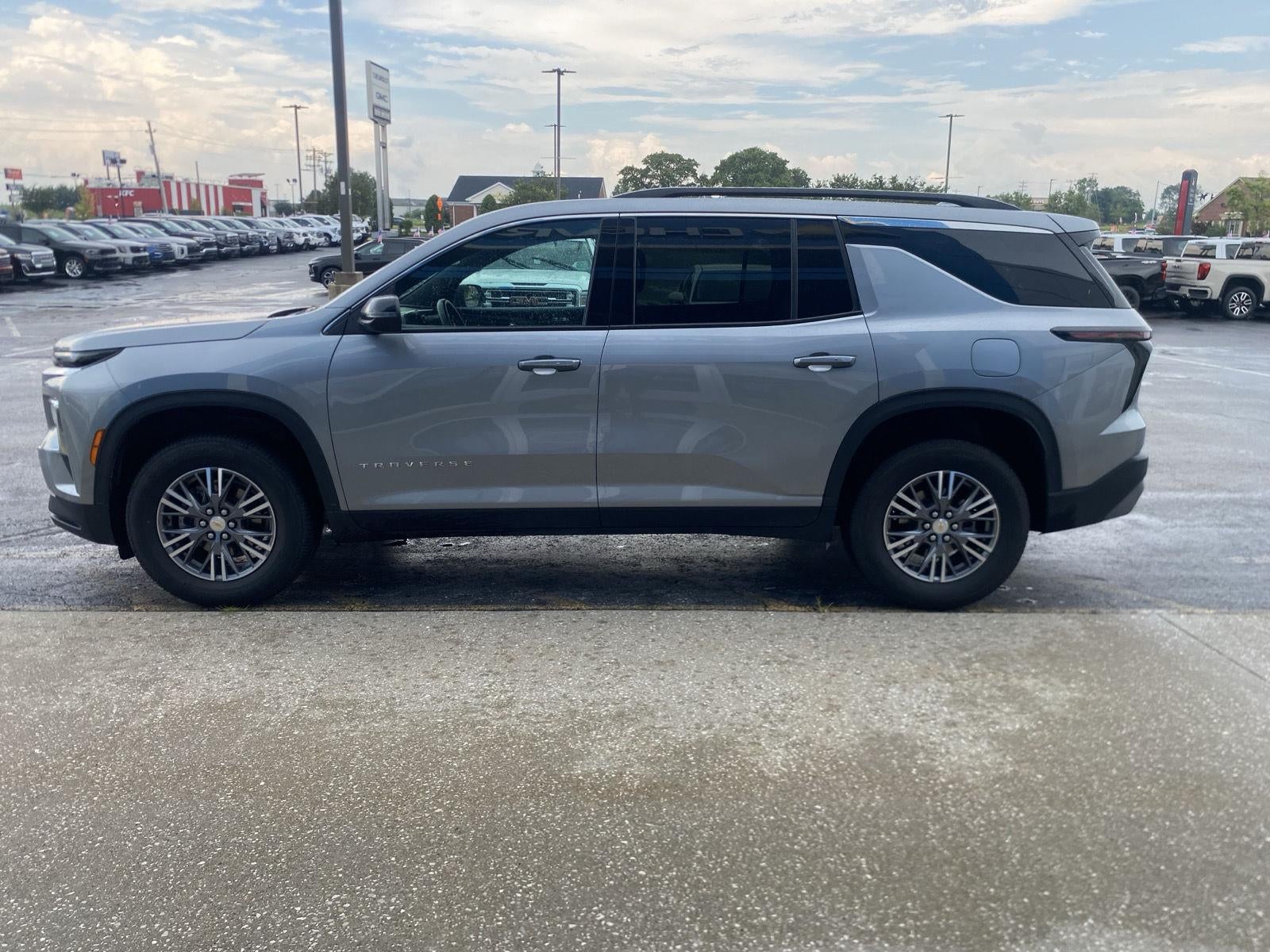 2025 Chevrolet Traverse AWD LT