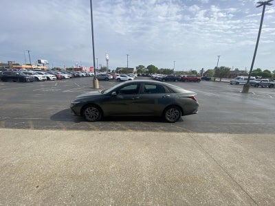 2024 Hyundai ELANTRA SEL
